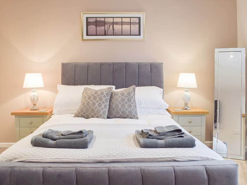 Double bedroom | Llain Cottage, Cross Inn