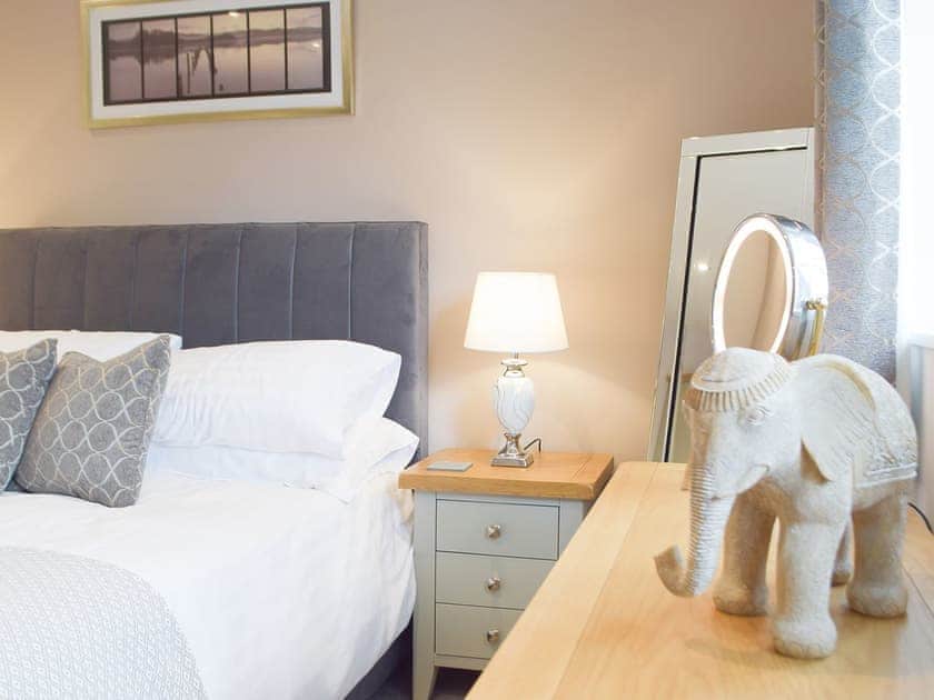 Double bedroom | Llain Cottage, Cross Inn