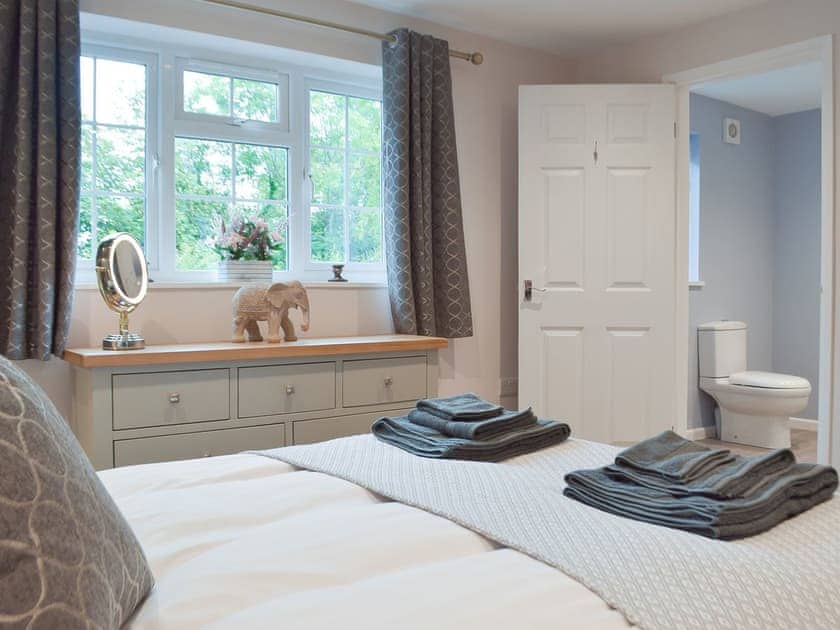 Double bedroom | Llain Cottage, Cross Inn
