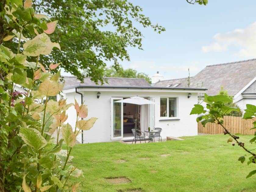Garden | Llain Cottage, Cross Inn