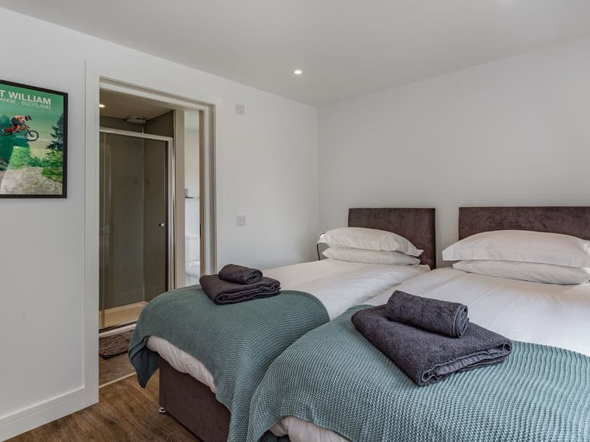 Twin bedroom | Stepps Cottage, Banavie