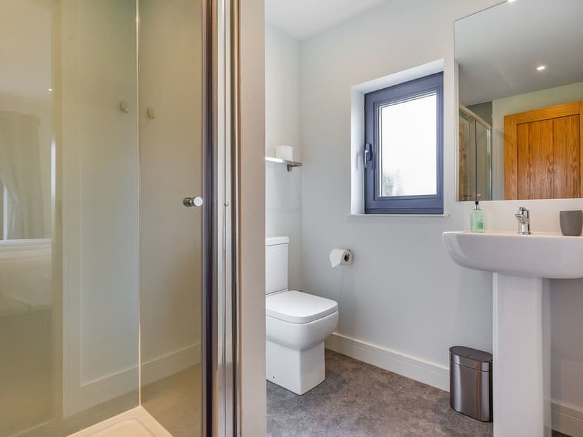 En-suite | Stepps Cottage, Banavie