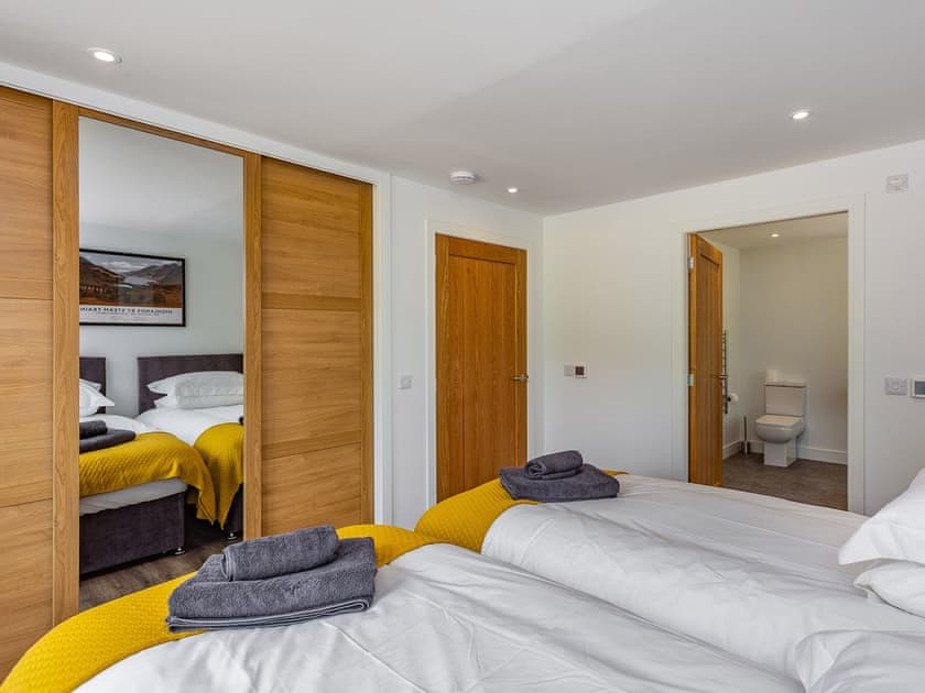 Twin bedroom | Stepps Cottage, Banavie