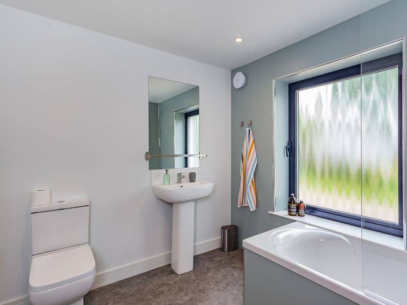 Bathroom | Stepps Cottage, Banavie
