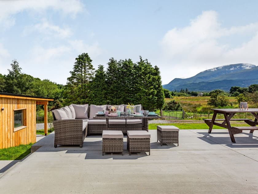 Sitting-out-area | Stepps Cottage, Banavie