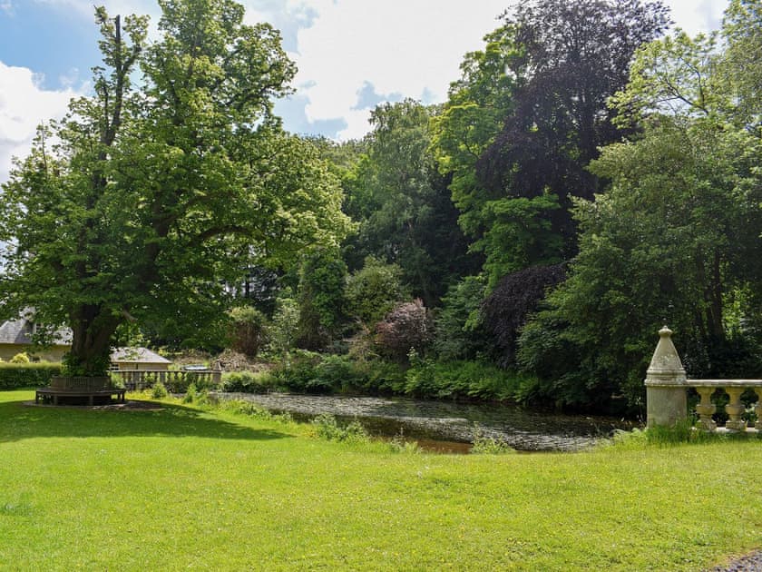 Surrounding area | East Lodge, Falkland