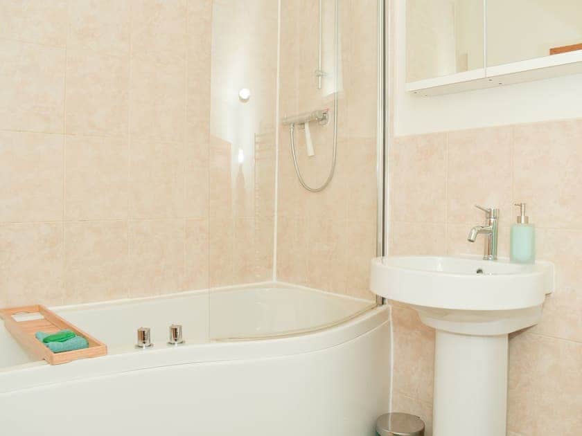 Bathroom | Saddlers Cottage, Melrose