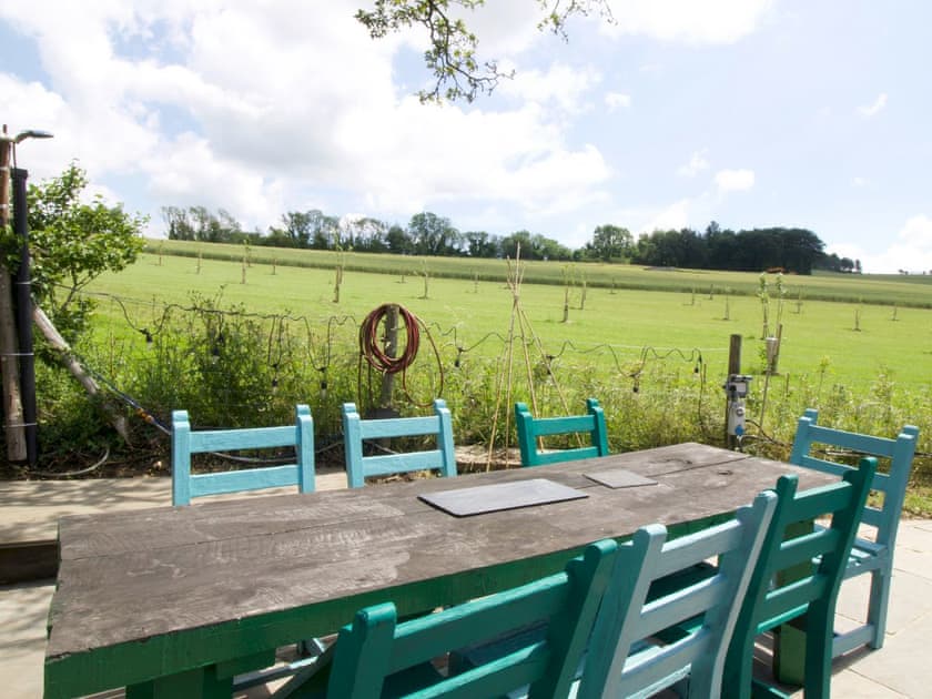 Outdoor eating area | Sunwood House, Ditcham, near Petersfield