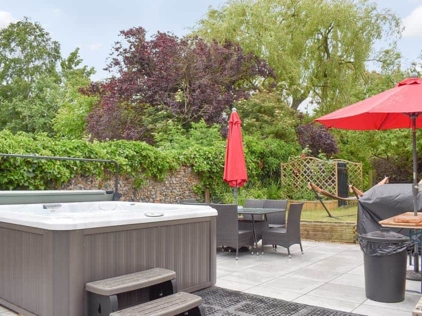 Hot tub | Beck Cottage, Beck Row