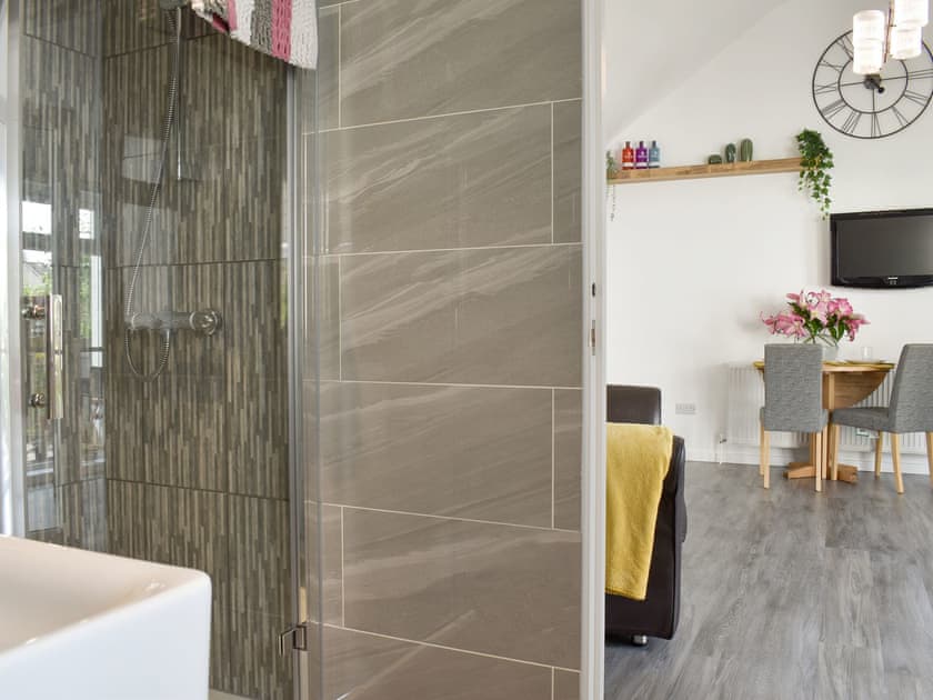 Shower room | Lawn Vista Cabin, Barnstaple