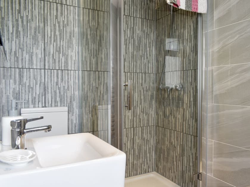 Shower room | Lawn Vista Cabin, Barnstaple