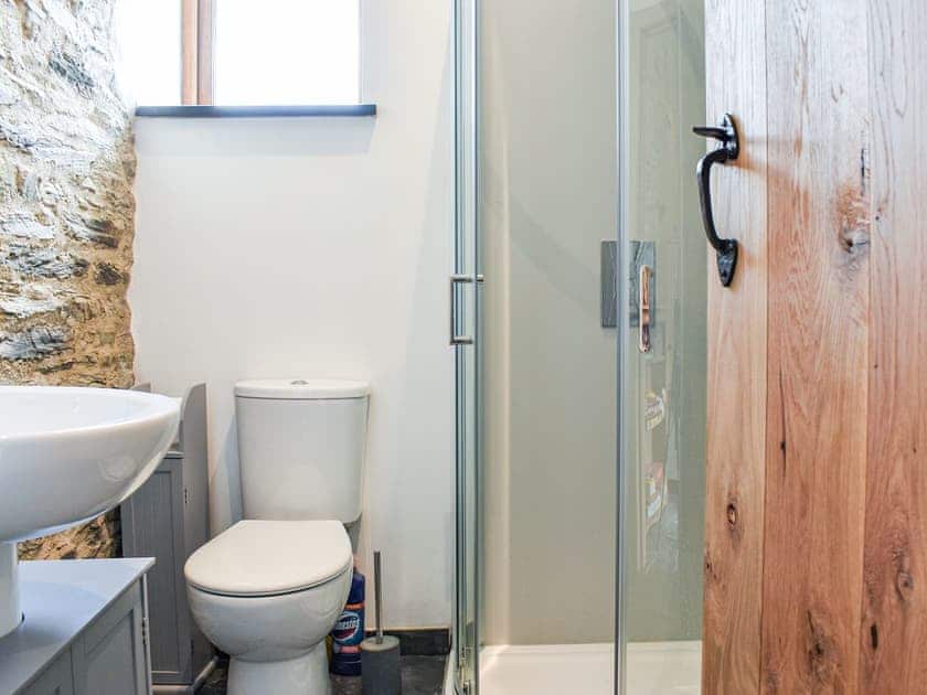 Shower room | Slade Cottage - Slade Farm, Brayford