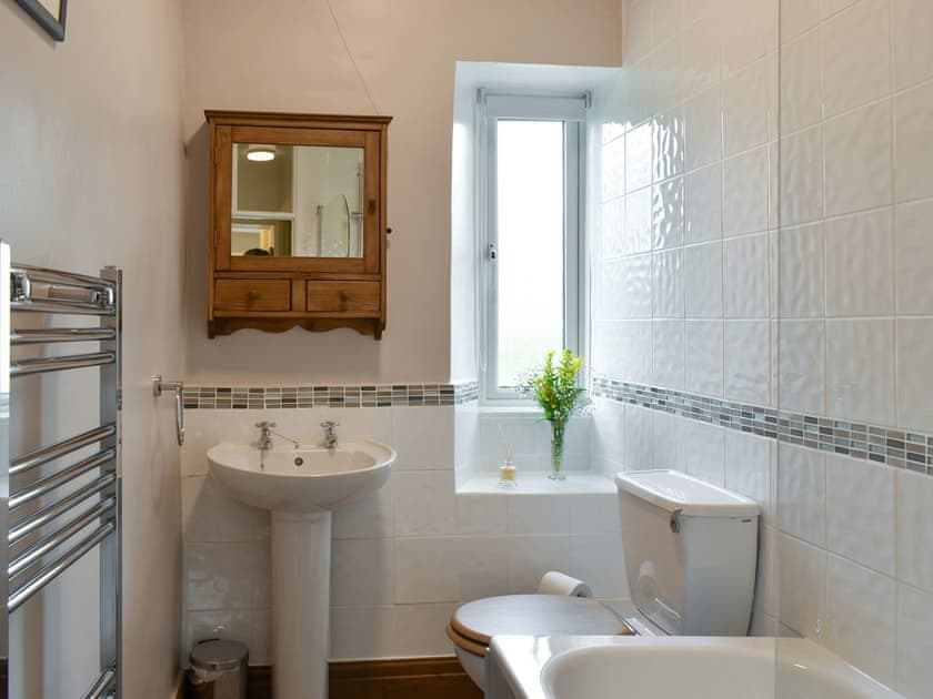 Bathroom | Rose Cottage - R & R Cottages, Grassington