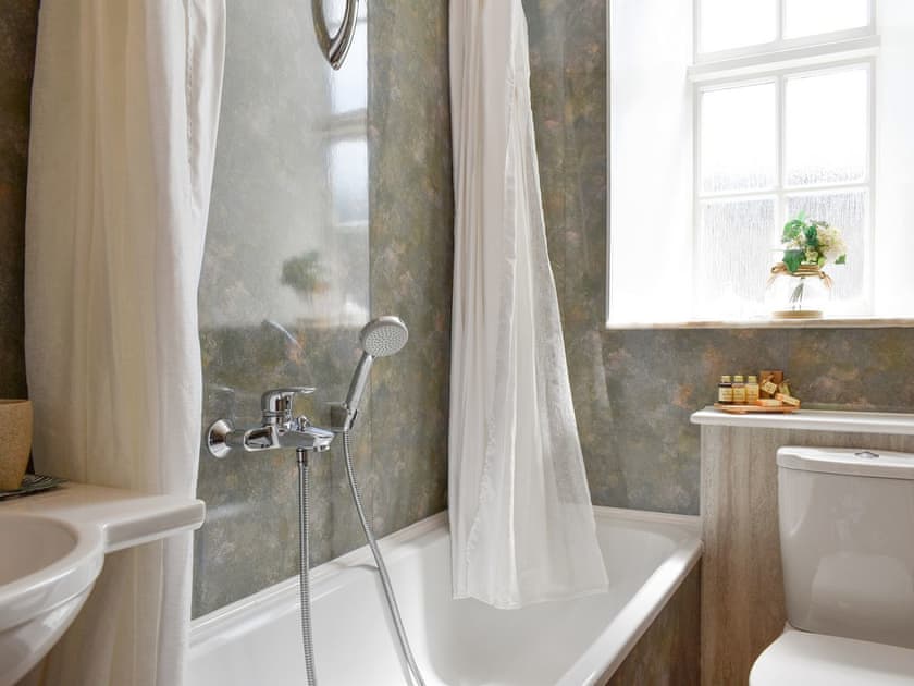Bathroom | Joseph Apartment, Buxton
