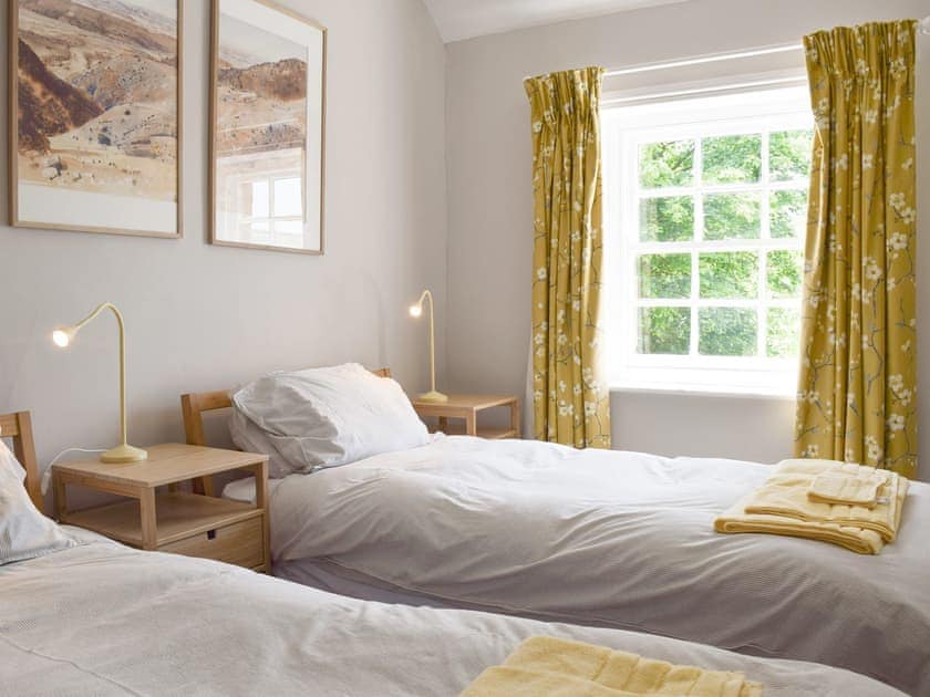 Twin bedroom | Cooks Cottage, Somerby