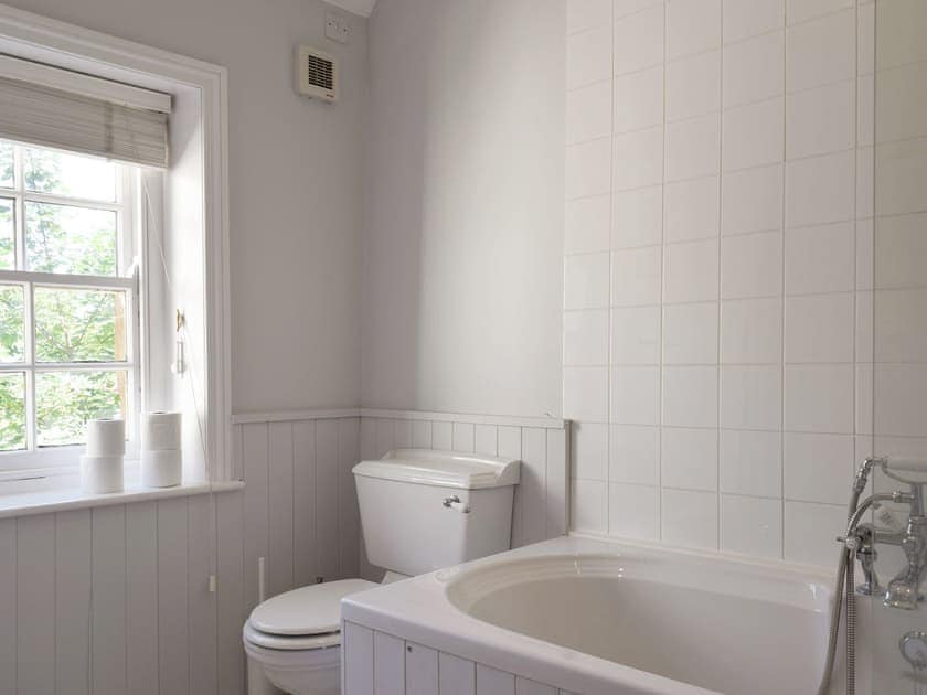 Bathroom | Cooks Cottage, Somerby