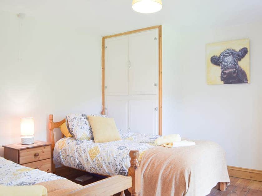 Twin bedroom | Typicca Farmhouse, Brechfa