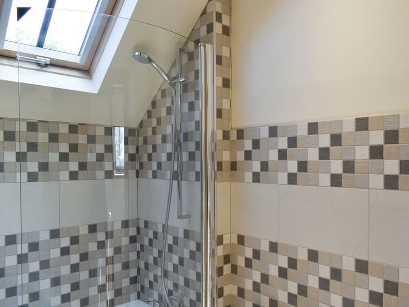 Shower room | Stabal Rhoswen, Cwm Cyfnal