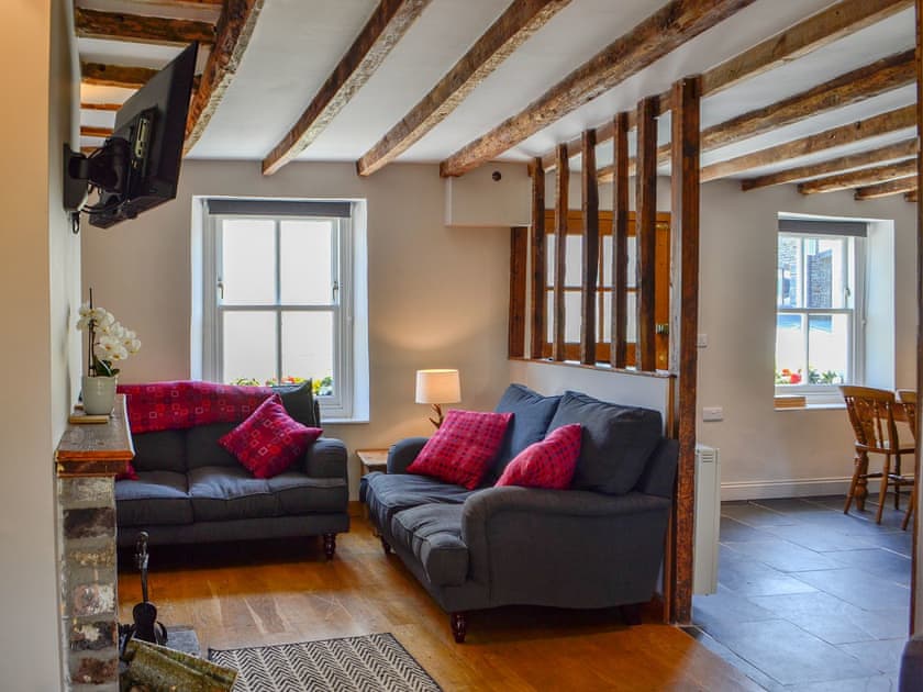 Living area | Troedyrhiw Isaf, Tregaron