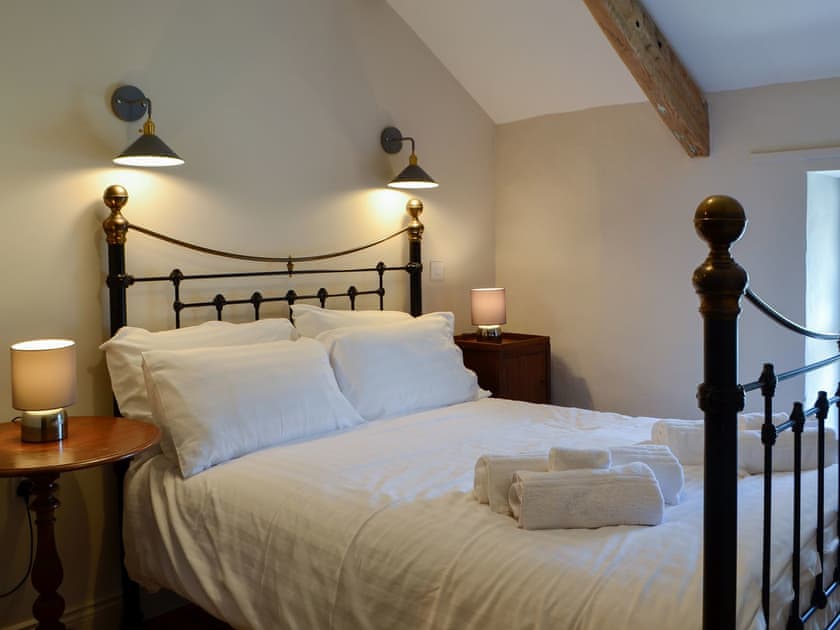 Double bedroom | Troedyrhiw Isaf, Tregaron