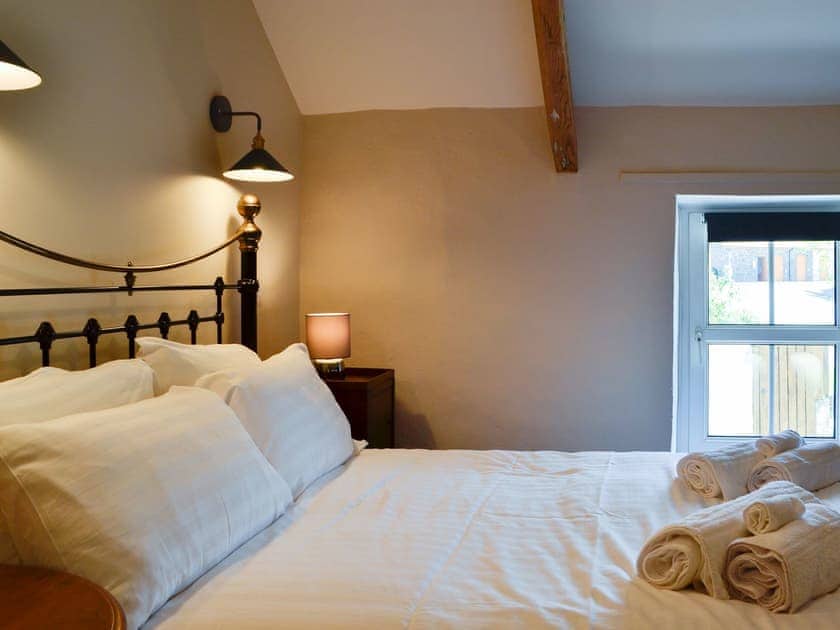 Double bedroom | Troedyrhiw Isaf, Tregaron