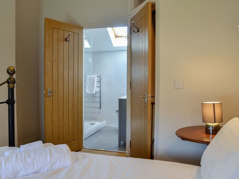Double bedroom | Troedyrhiw Isaf, Tregaron