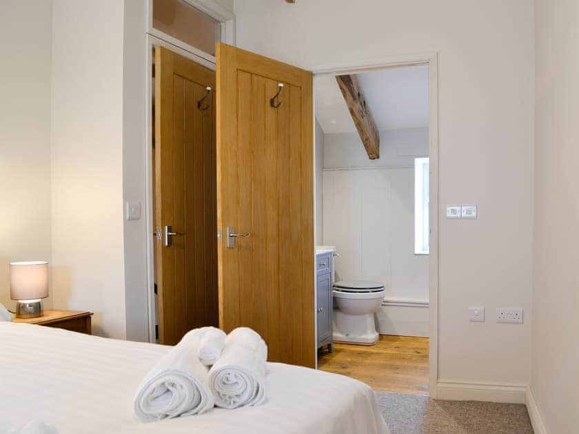 Double bedroom | Troedyrhiw Isaf, Tregaron
