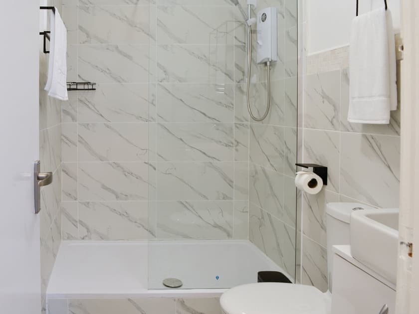 Bathroom | Cairnsmore - Victoria Apartments, Newton Stewart