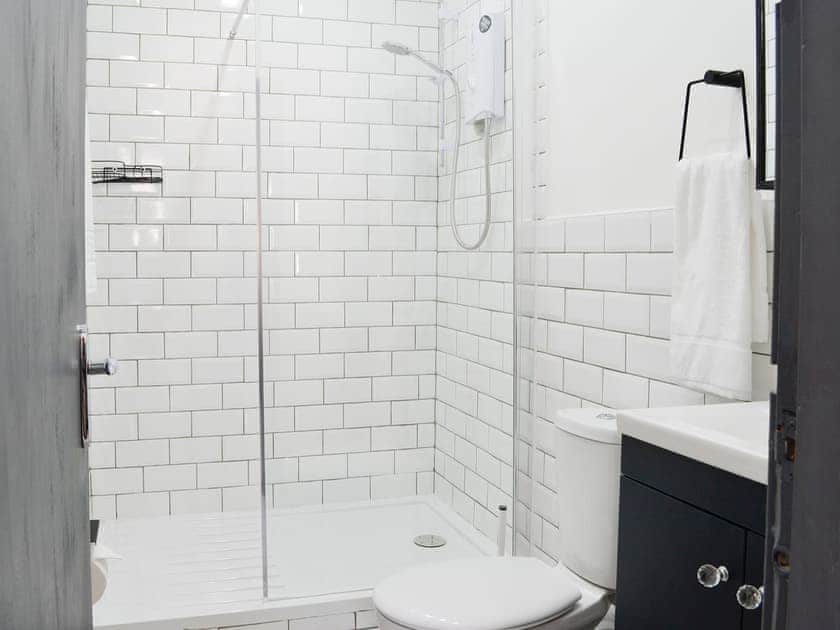 Shower room | Merrick - Victoria Apartments, Newton Stewart