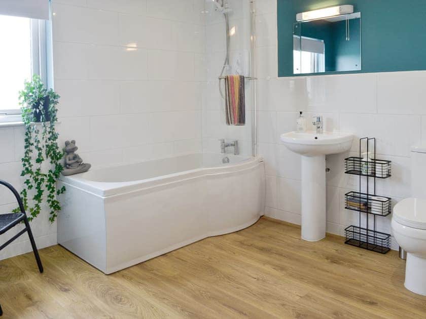 Bathroom | Gin Case, Gin Case