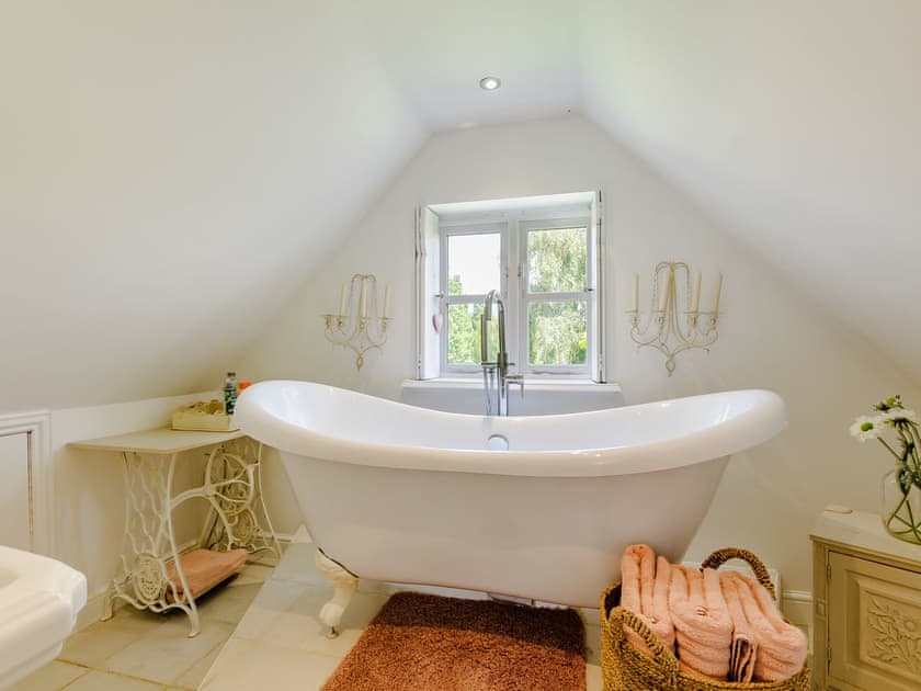 Bathroom | Poppy’s Cottage, Faversham