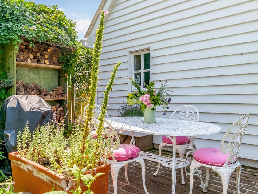 Sitting-out-area | Poppy’s Cottage, Faversham