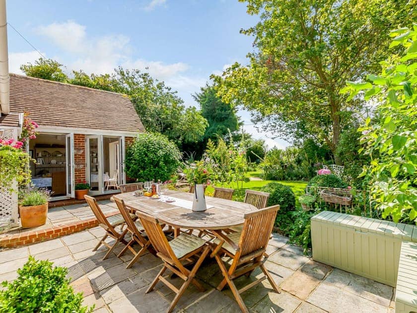 Sitting-out-area | Poppy’s Cottage, Faversham
