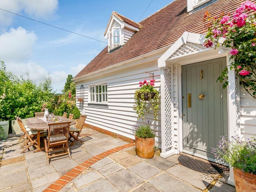 Sitting-out-area | Poppy’s Cottage, Faversham