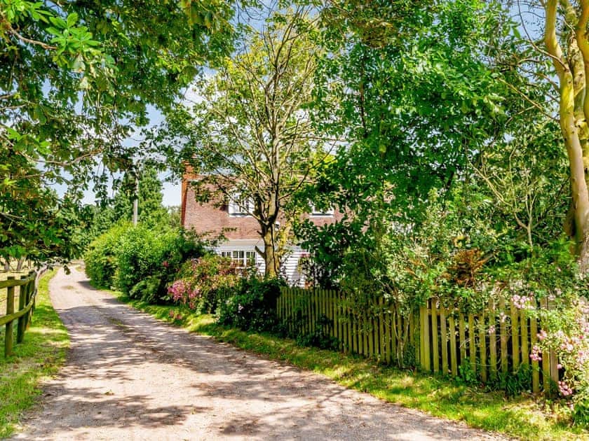 Setting | Poppy’s Cottage, Faversham