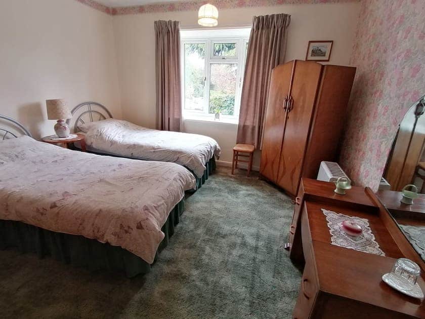 Twin bedroom | The Bungalow, Pentrich, near Ripley
