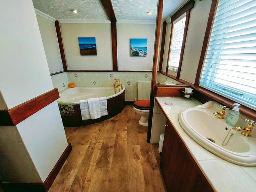 Bathroom | Beachwood, Elmer, near Bognor Regis