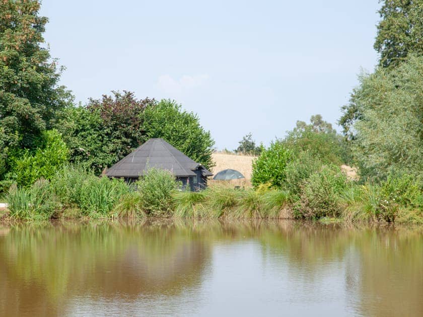 Sitting-out-area | Coot Roundhouse - Ponsford Ponds, Knowle, near Cullompton