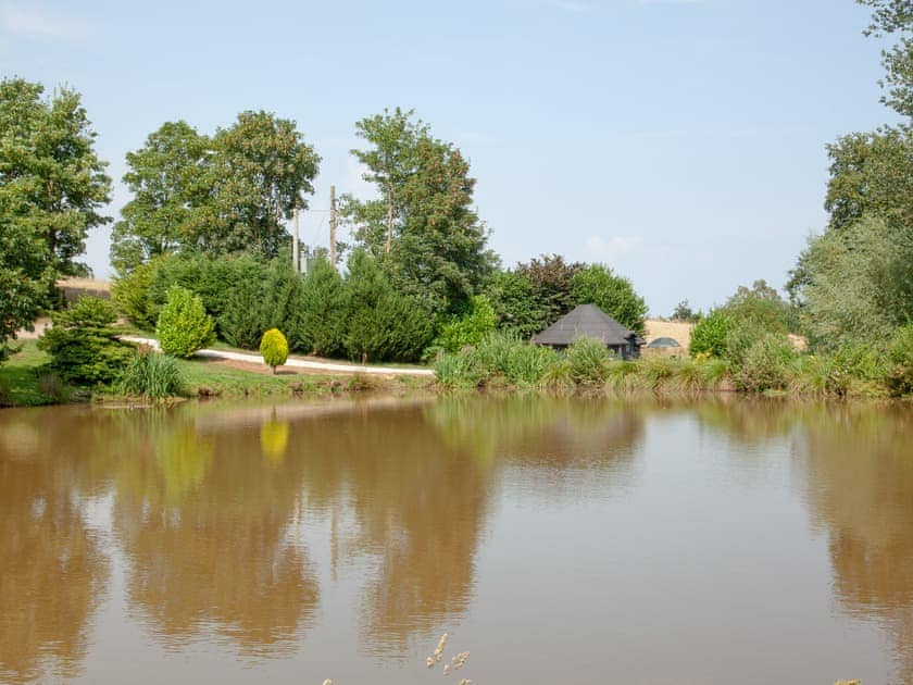 Setting | Coot Roundhouse - Ponsford Ponds, Knowle, near Cullompton