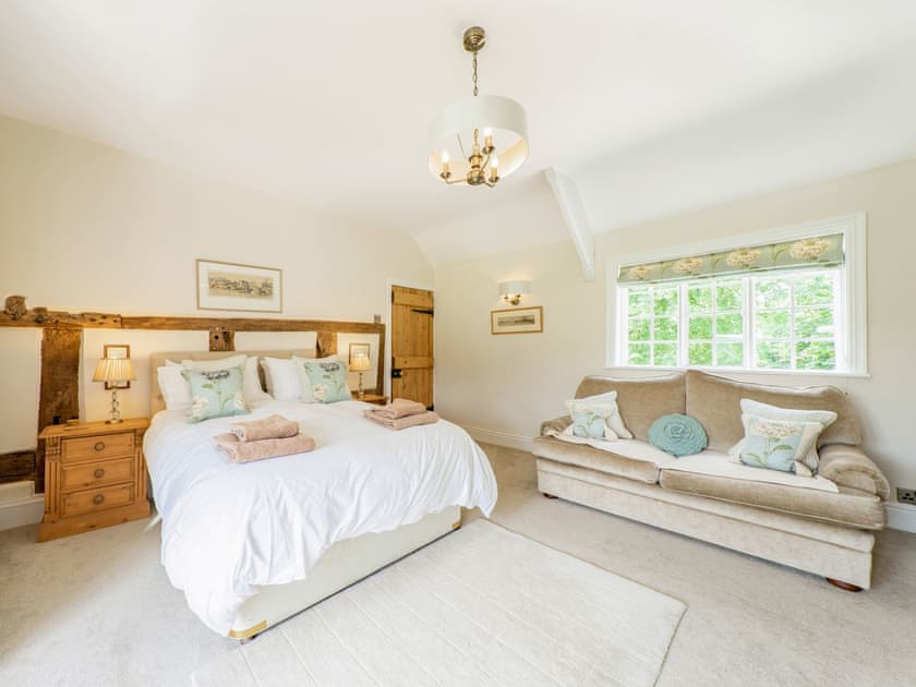 Double bedroom | Pinley Hill House, Hatton near Warwick
