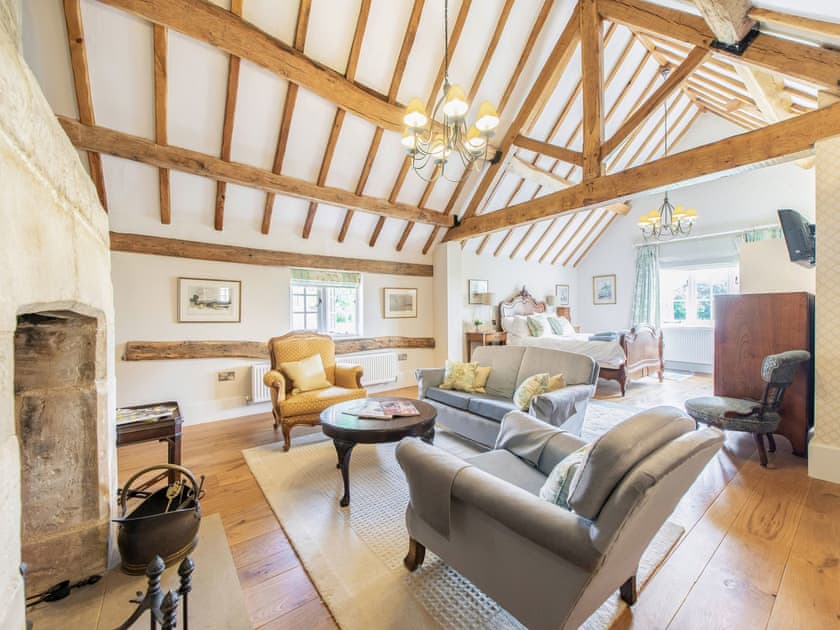 Double bedroom | Pinley Hill House, Hatton near Warwick