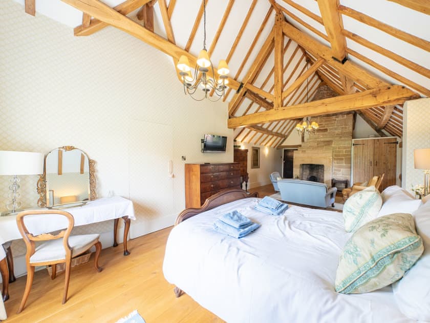 Double bedroom | Pinley Hill House, Hatton near Warwick