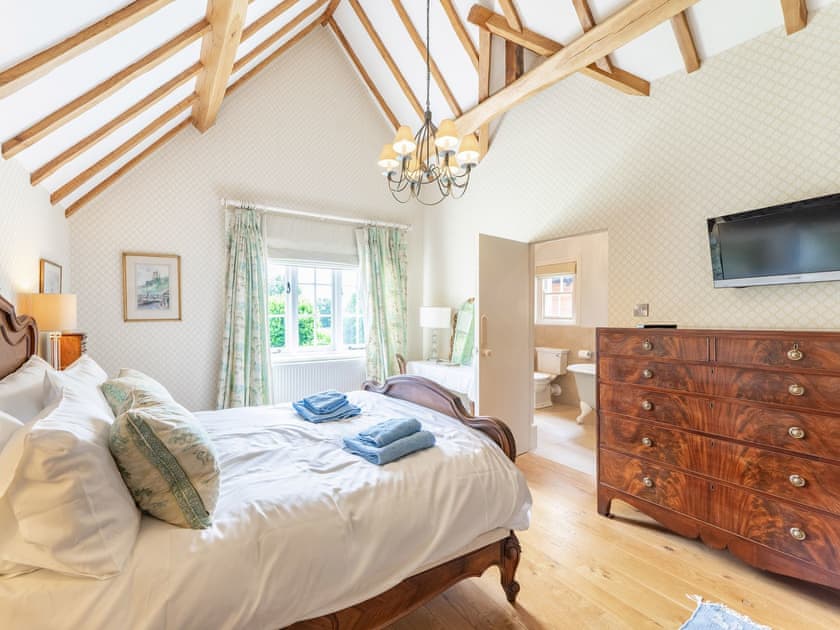 Double bedroom | Pinley Hill House, Hatton near Warwick