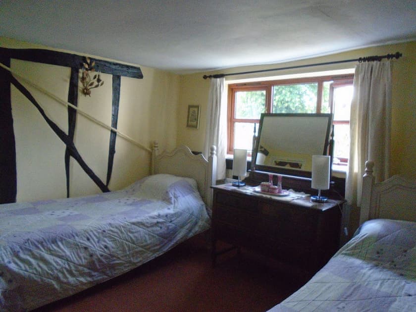 Twin bedroom on first floor | Whipple Tree Cottage, Cratfield, Halesworth