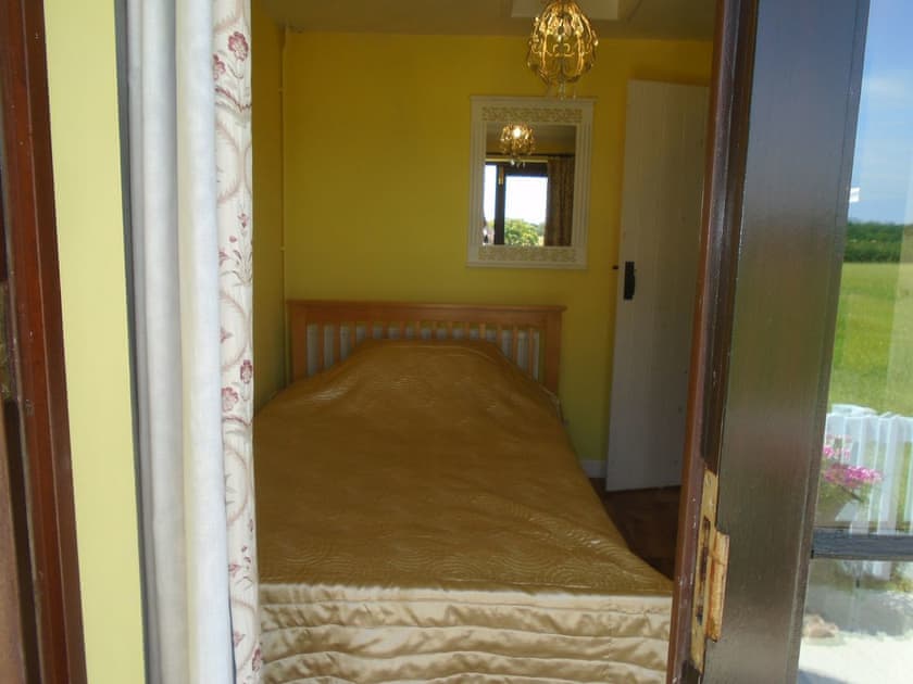 Single bedroom ground floor | Whipple Tree Cottage, Cratfield, Halesworth