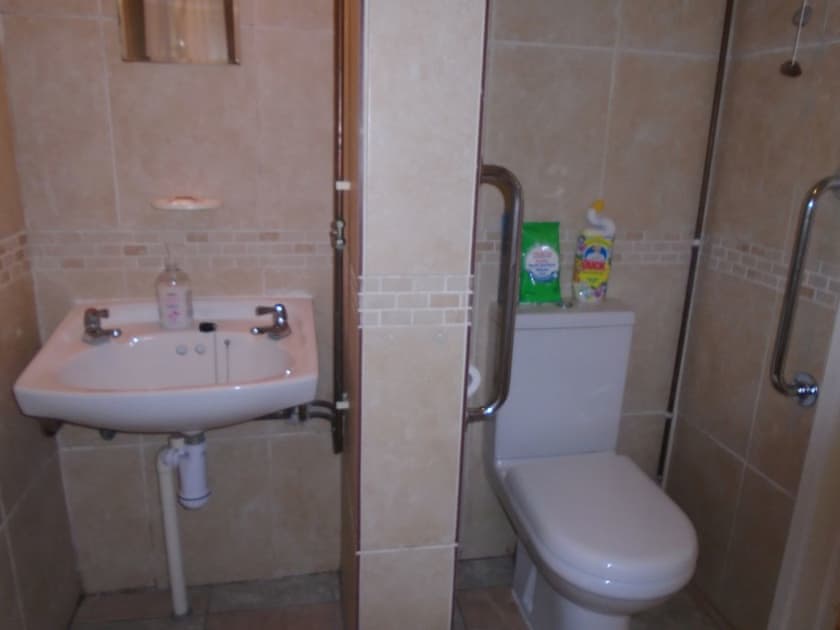 Wet room ground floor | Whipple Tree Cottage, Cratfield, Halesworth
