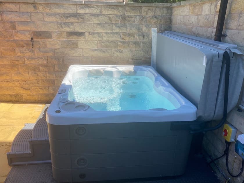 Hot tub | Shepley Mews, Glossop