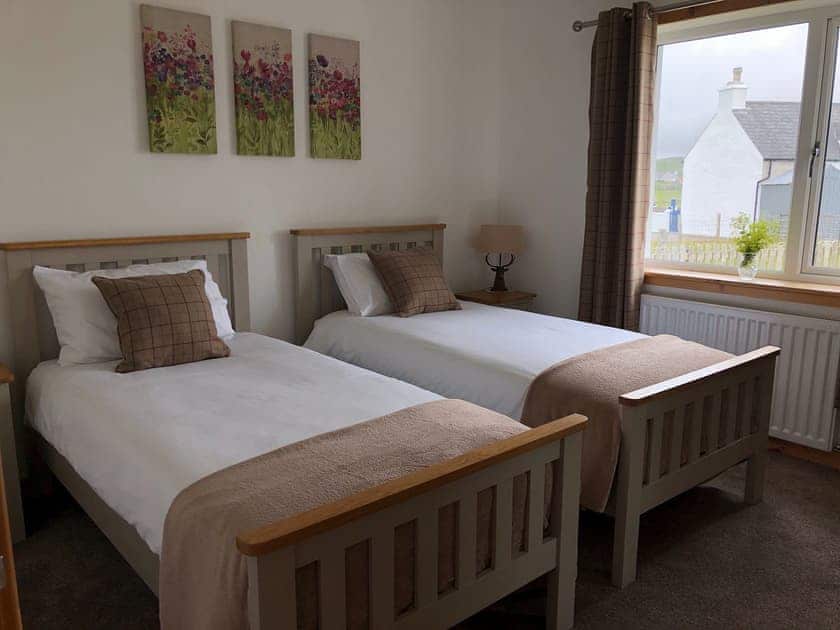 Twin bedroom | Clover Cottage, Middlequarter