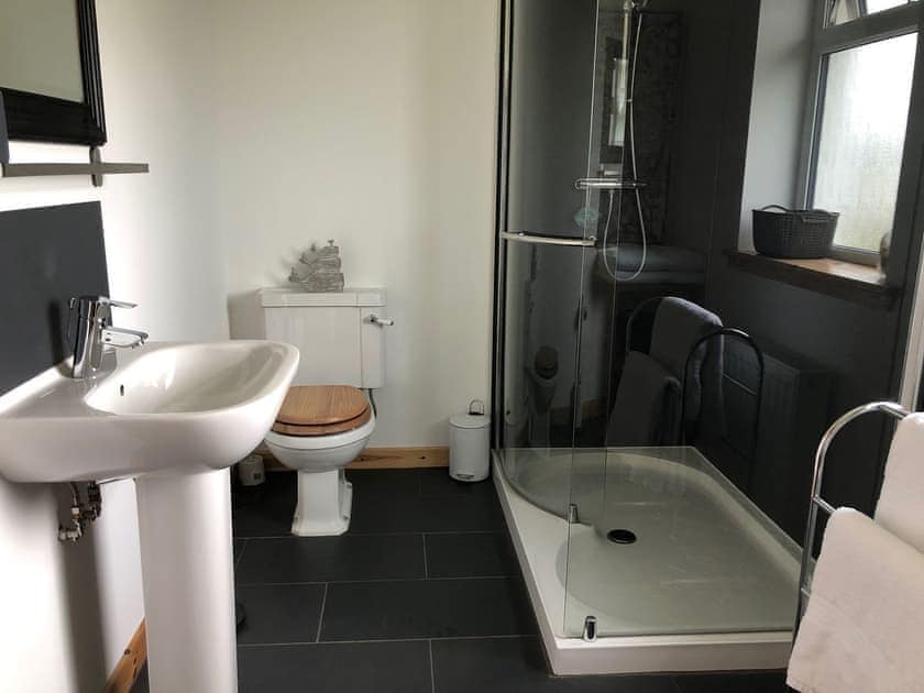 Bathroom | Clover Cottage, Middlequarter