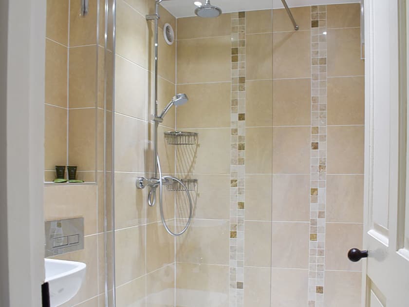 Shower room | Upper Sycamore Cottage - Sycamore Cottages, Ambleside